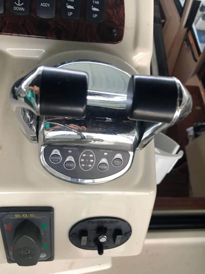Slide: The Image of Meridian 580 Pilothouse 2007 - 34