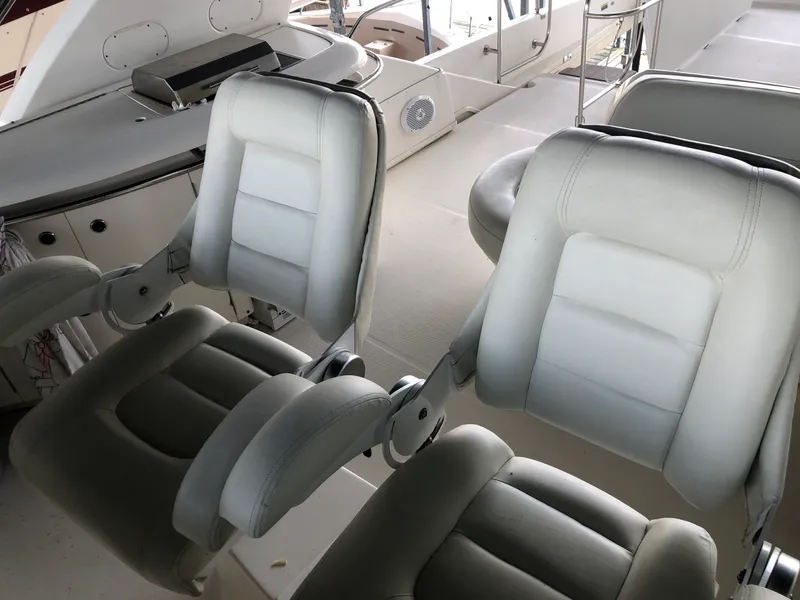 Slide: The Image of Meridian 580 Pilothouse 2007 - 20