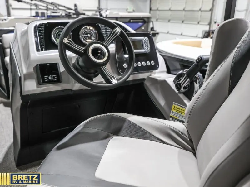 Slide: The Image of Barletta Boats A20L 2026 - 11