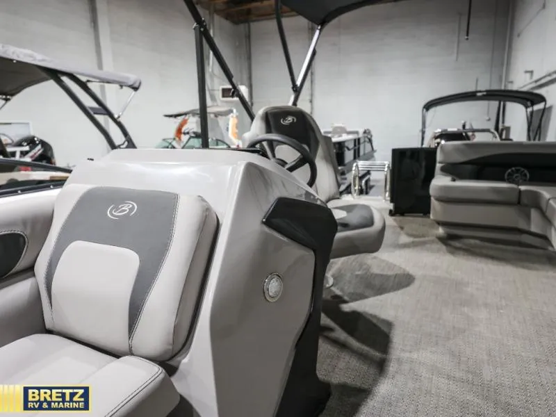 Slide: The Image of Barletta Boats A20L 2026 - 9