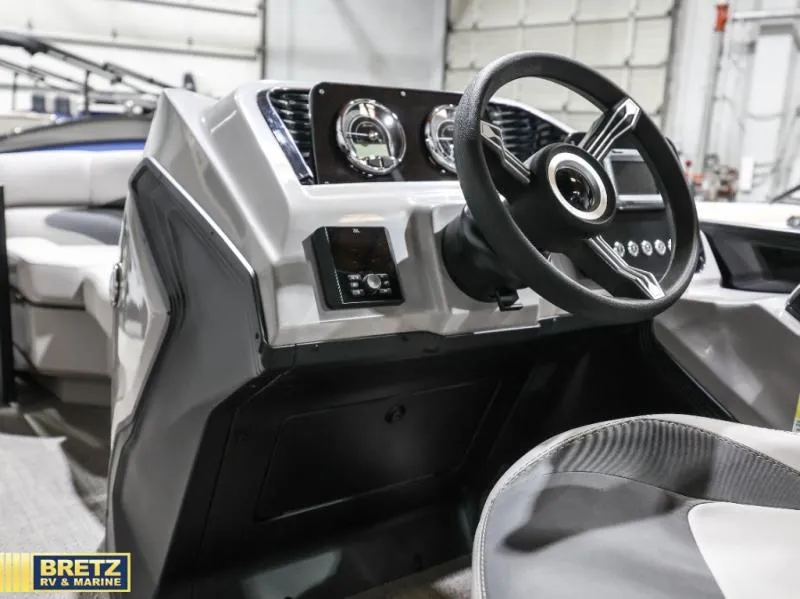 Slide: The Image of Barletta Boats A20L 2026 - 14