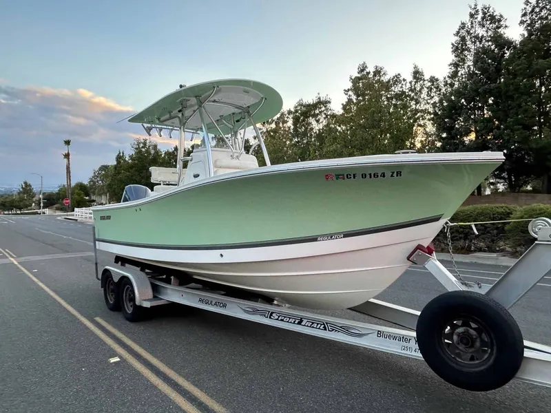 Slide: The Image of Regulator Marine "23 Center Console" 2015 - 4