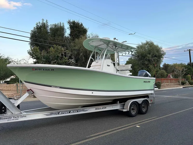 Slide: The Image of Regulator Marine "23 Center Console" 2015 - 1