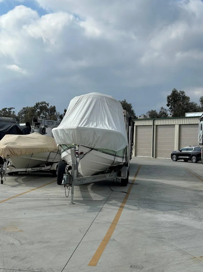 Slide: The Image of Regulator Marine "23 Center Console" 2015 - 22