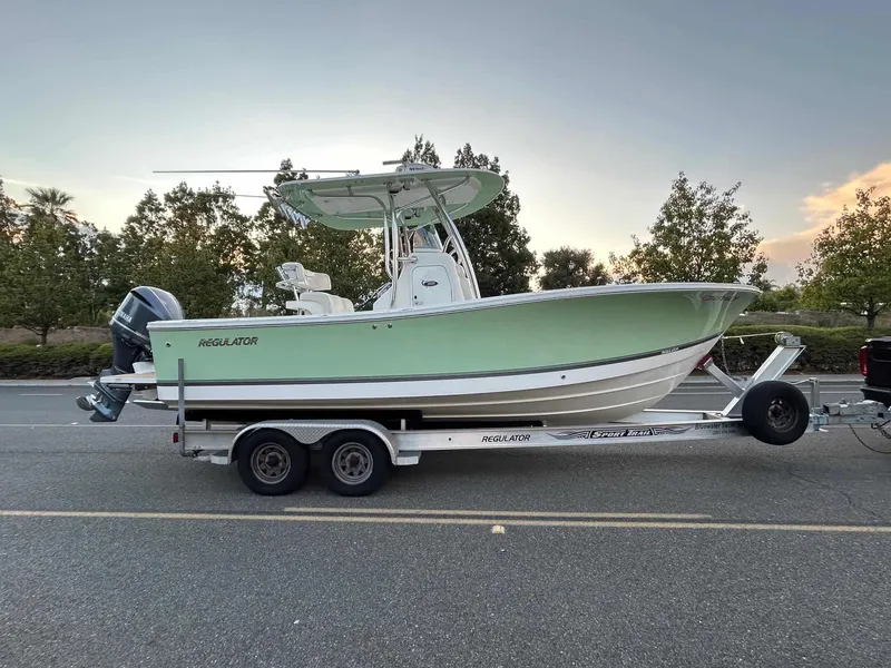 Slide: The Image of Regulator Marine "23 Center Console" 2015 - 3