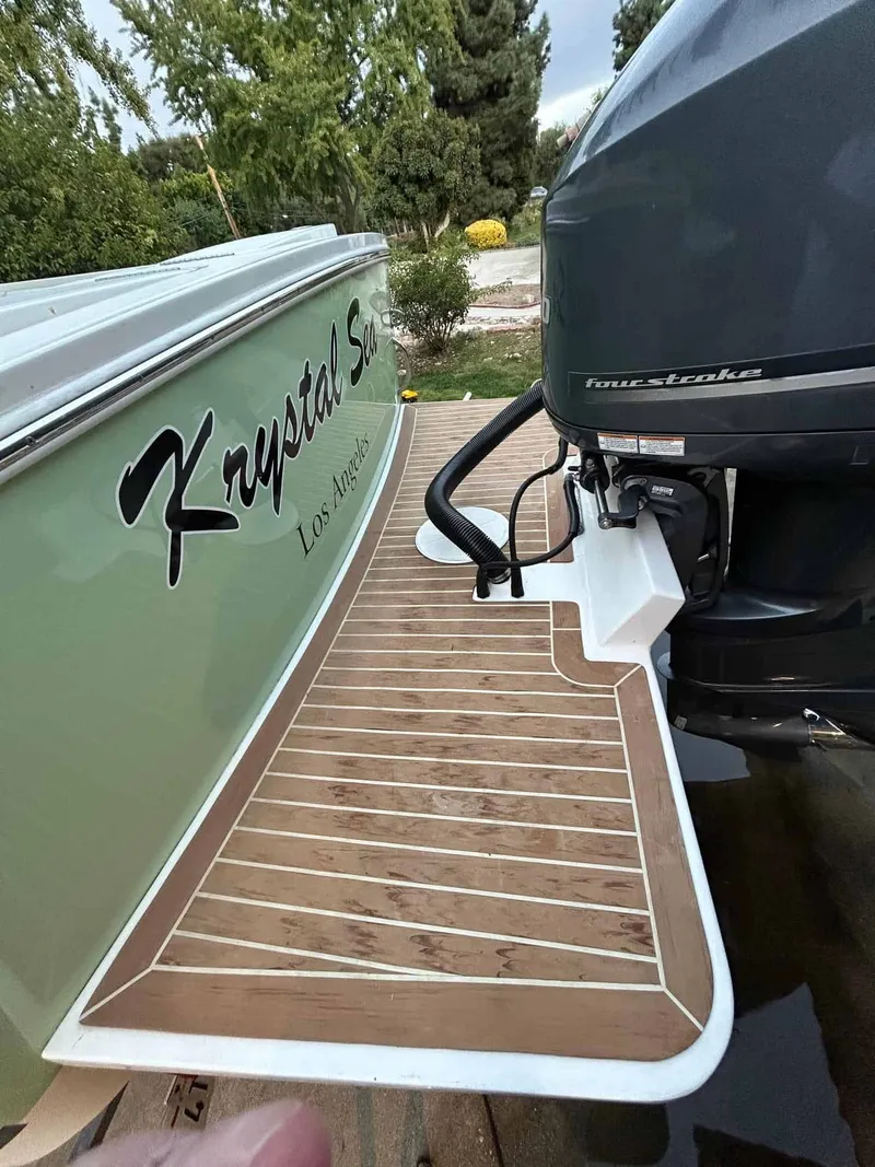 Slide: The Image of Regulator Marine "23 Center Console" 2015 - 16