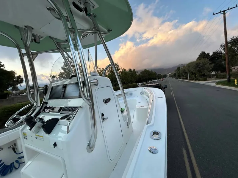 Slide: The Image of Regulator Marine "23 Center Console" 2015 - 13
