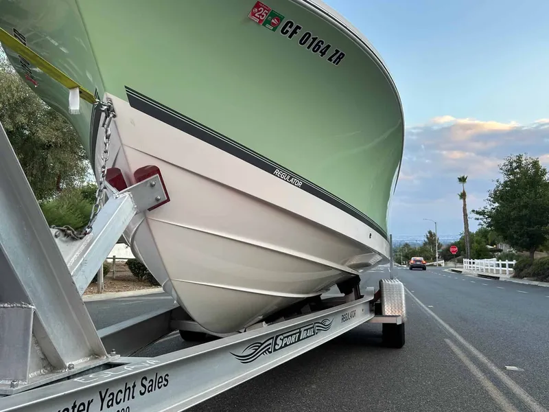 Slide: The Image of Regulator Marine "23 Center Console" 2015 - 19
