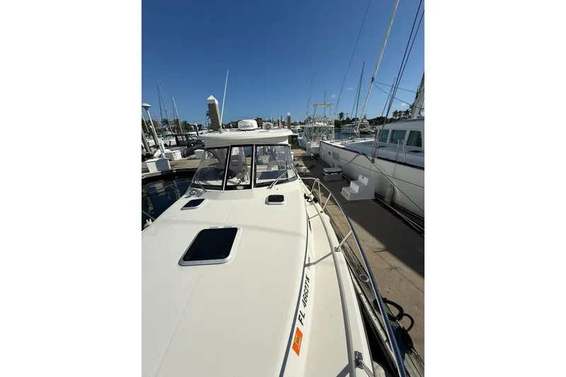 Slide: The Image of Pursuit 3370 Offshore 2004 - 66