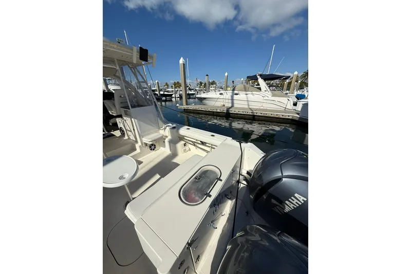 Slide: The Image of Pursuit 3370 Offshore 2004 - 13