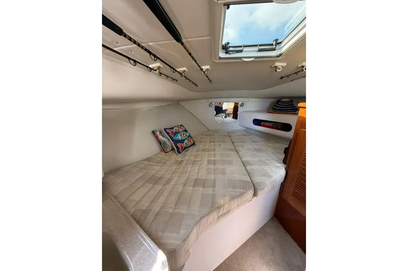 Slide: The Image of Pursuit 3370 Offshore 2004 - 42