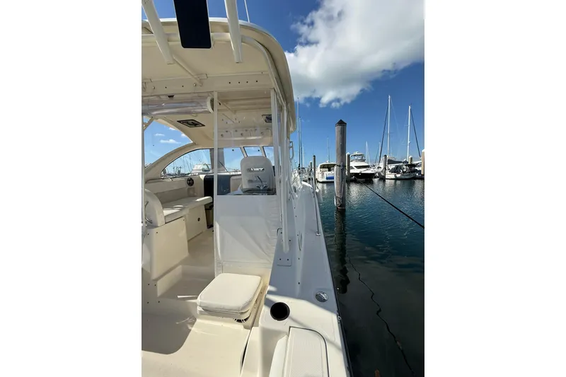 Slide: The Image of Pursuit 3370 Offshore 2004 - 57