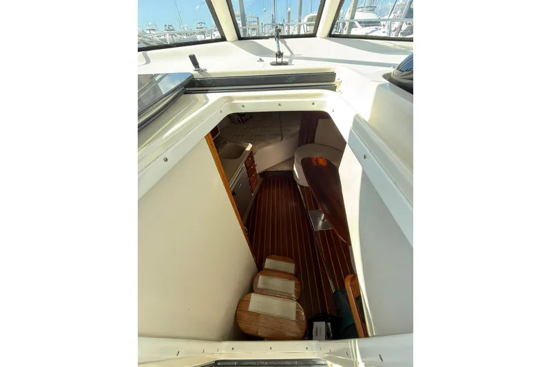 Slide: The Image of Pursuit 3370 Offshore 2004 - 39