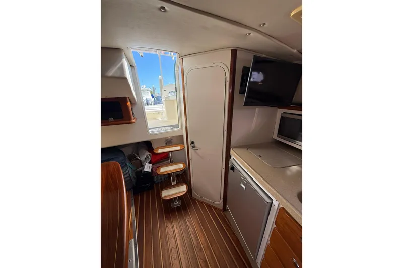 Slide: The Image of Pursuit 3370 Offshore 2004 - 52