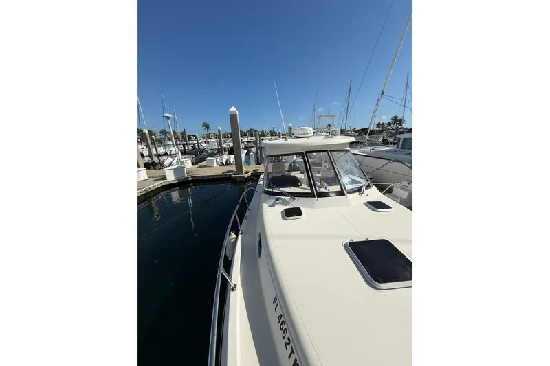 Slide: The Image of Pursuit 3370 Offshore 2004 - 65