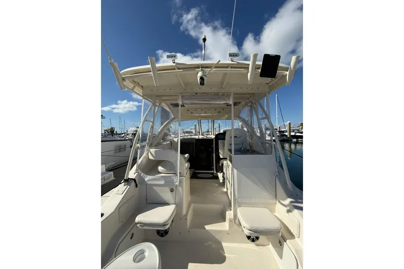 Slide: The Image of Pursuit 3370 Offshore 2004 - 23