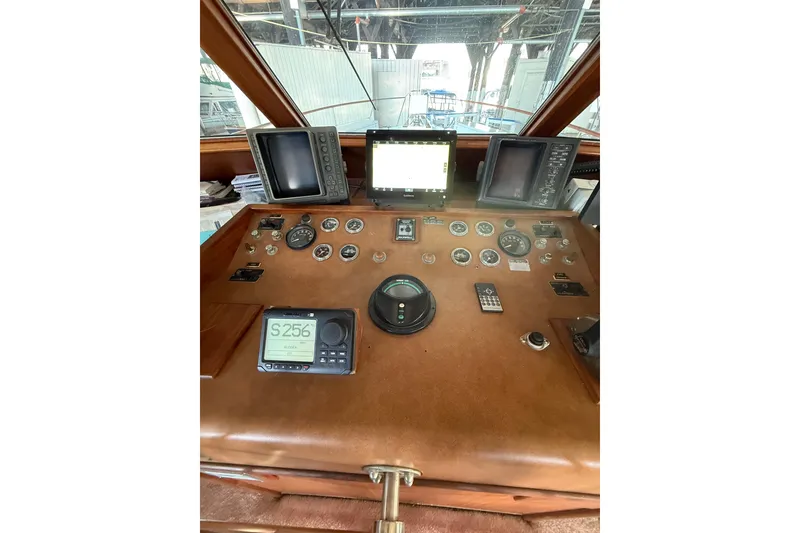 Slide: The Image of Hatteras 58 Cockpit Motor Yacht 1974 - 10