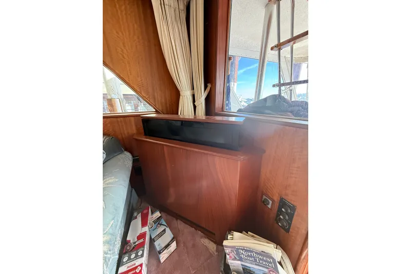 Slide: The Image of Hatteras 58 Cockpit Motor Yacht 1974 - 3