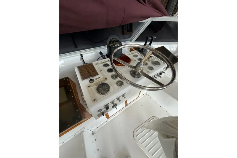 Slide: The Image of Hatteras 58 Cockpit Motor Yacht 1974 - 11