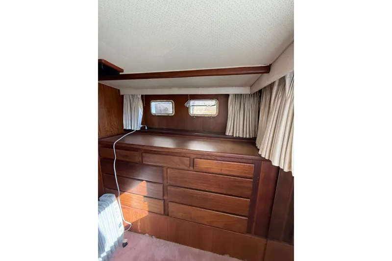 Slide: The Image of Hatteras 58 Cockpit Motor Yacht 1974 - 6