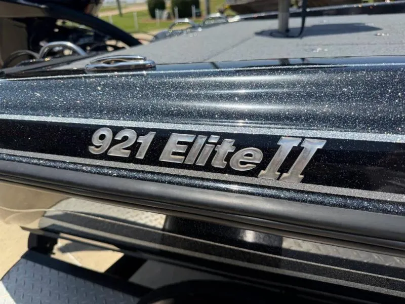 Slide: The Image of Phoenix Bass Boat 921 Elite II 2022 - 8