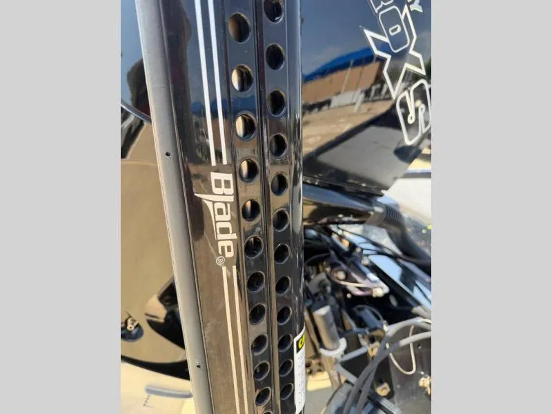 Slide: The Image of Phoenix Bass Boat 921 Elite II 2022 - 18