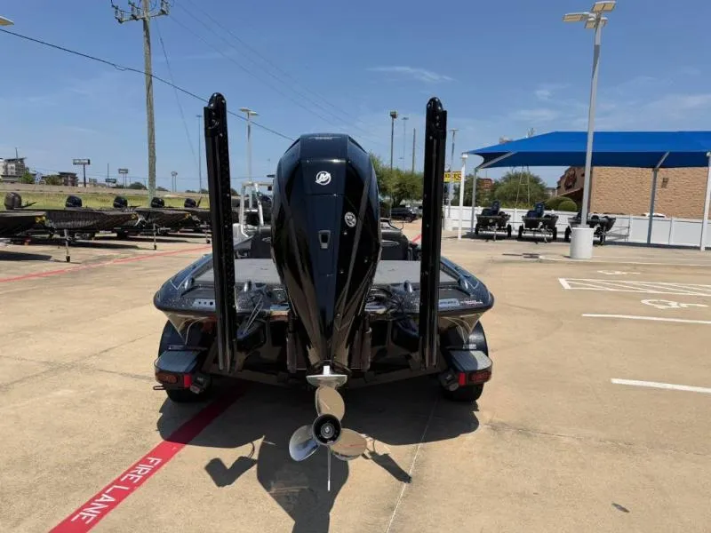 Slide: The Image of Phoenix Bass Boat 921 Elite II 2022 - 4