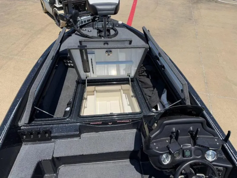 Slide: The Image of Phoenix Bass Boat 921 Elite II 2022 - 21