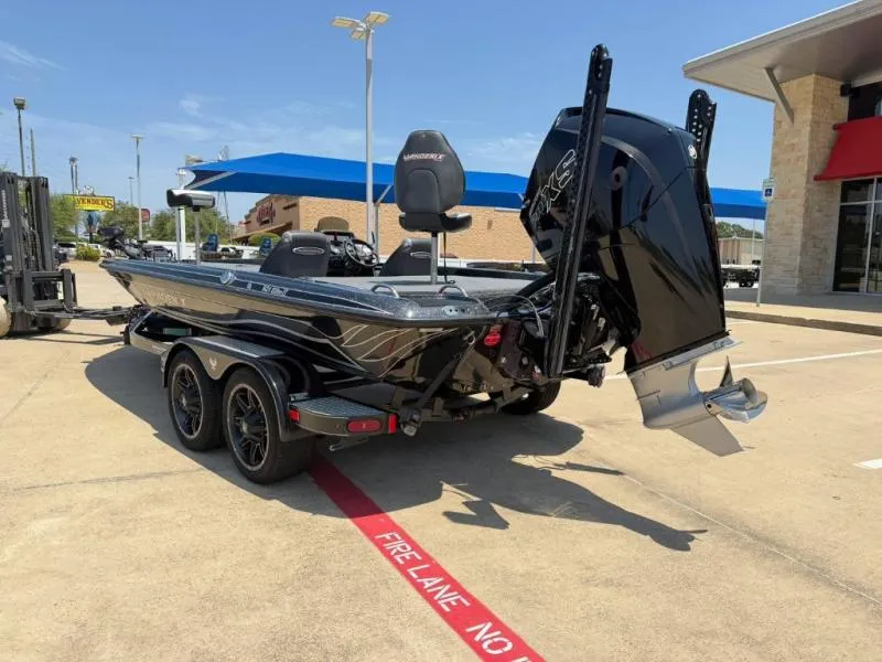 Slide: The Image of Phoenix Bass Boat 921 Elite II 2022 - 3
