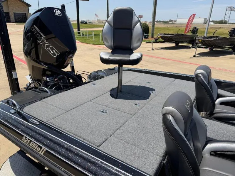 Slide: The Image of Phoenix Bass Boat 921 Elite II 2022 - 16