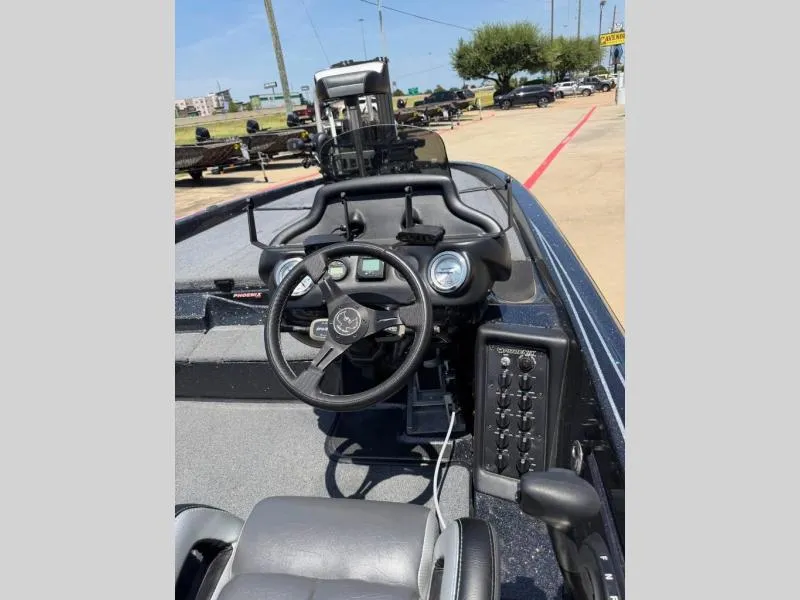 Slide: The Image of Phoenix Bass Boat 921 Elite II 2022 - 14