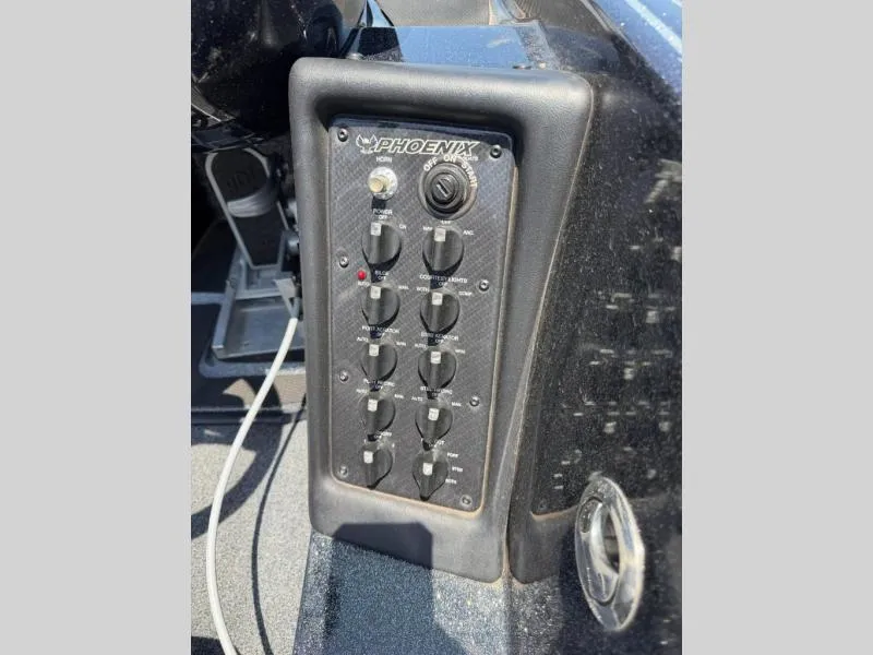 Slide: The Image of Phoenix Bass Boat 921 Elite II 2022 - 13
