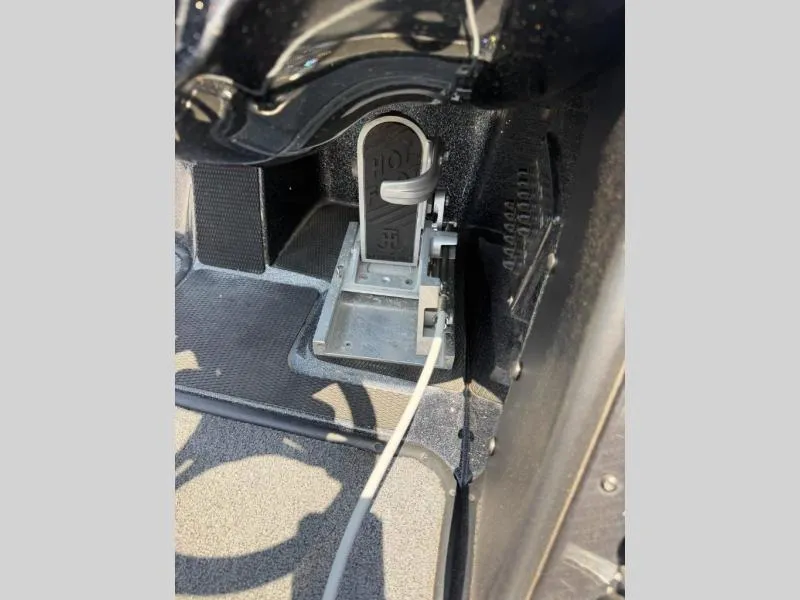 Slide: The Image of Phoenix Bass Boat 921 Elite II 2022 - 12