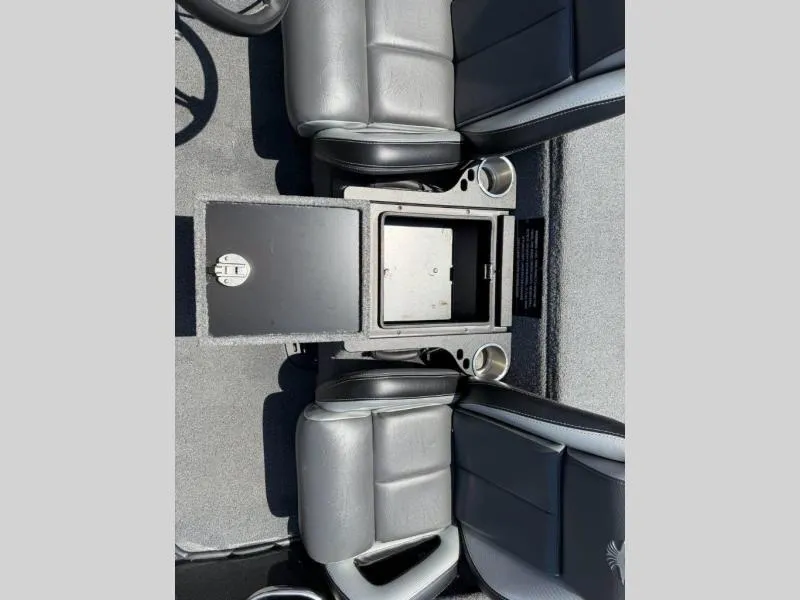Slide: The Image of Phoenix Bass Boat 921 Elite II 2022 - 2