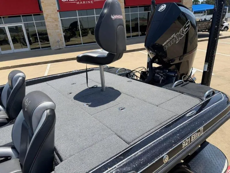 Slide: The Image of Phoenix Bass Boat 921 Elite II 2022 - 19