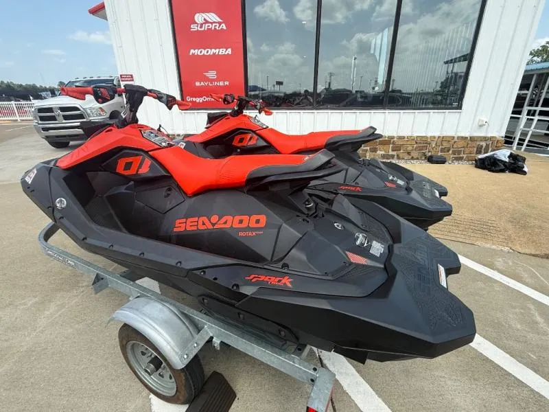 Slide: The Image of Sea-Doo SPARK TRIXX 2022 - 4