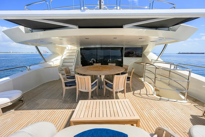Slide: The Image of Sunseeker 122 2009 - 34
