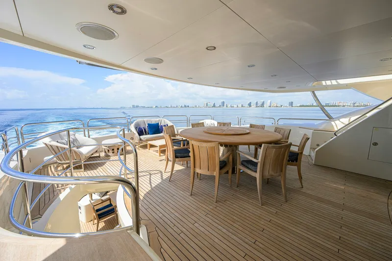 Slide: The Image of Sunseeker 122 2009 - 32