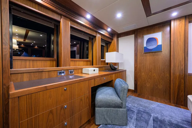 Slide: The Image of Sunseeker 122 2009 - 17