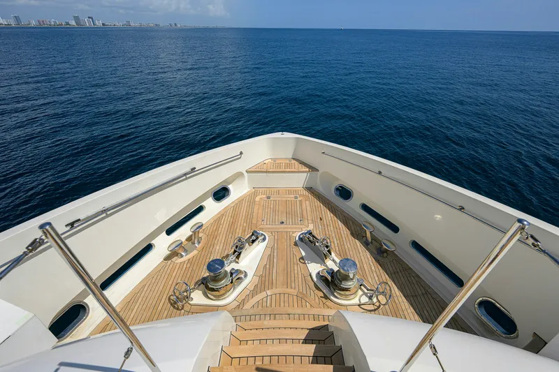 Slide: The Image of Sunseeker 122 2009 - 48