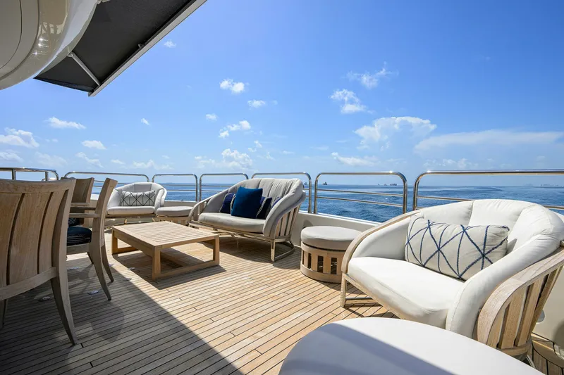 Slide: The Image of Sunseeker 122 2009 - 33