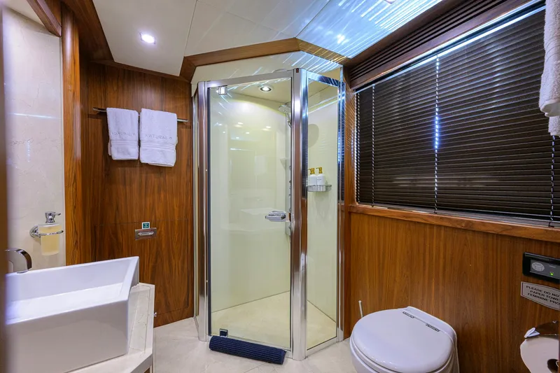Slide: The Image of Sunseeker 122 2009 - 30