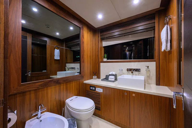 Slide: The Image of Sunseeker 122 2009 - 19