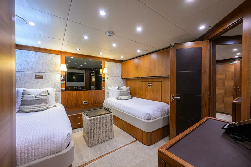 Slide: The Image of Sunseeker 122 2009 - 28