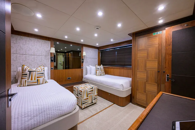 Slide: The Image of Sunseeker 122 2009 - 27