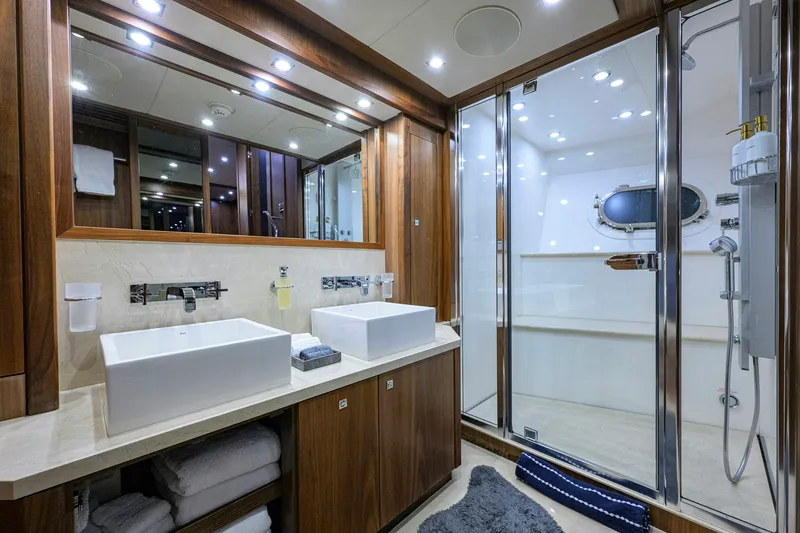 Slide: The Image of Sunseeker 122 2009 - 21