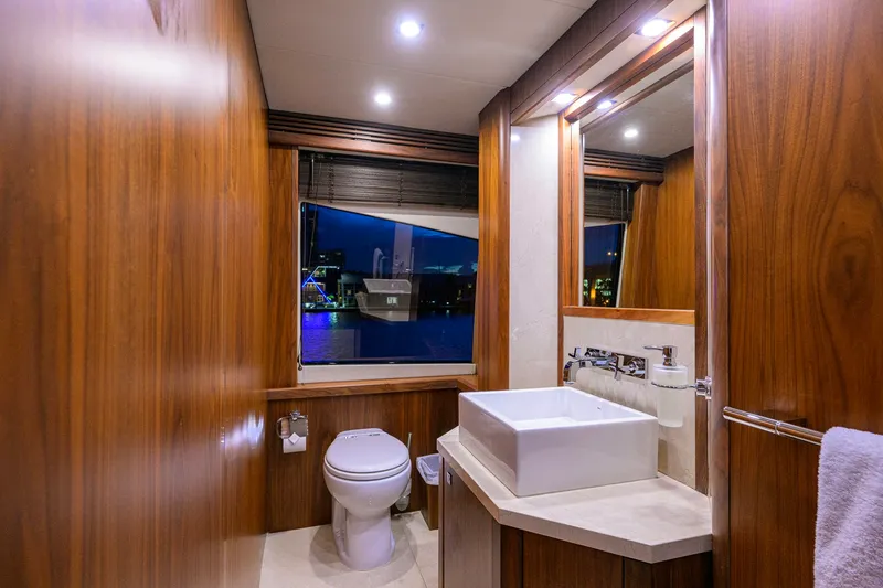 Slide: The Image of Sunseeker 122 2009 - 37
