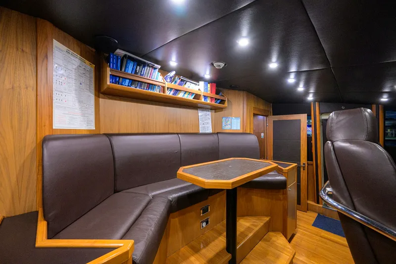 Slide: The Image of Sunseeker 122 2009 - 38