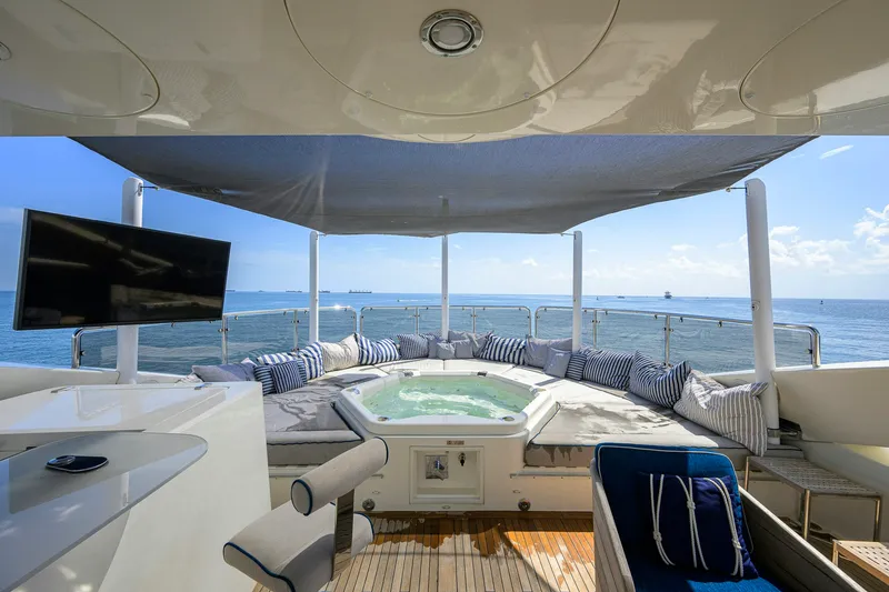 Slide: The Image of Sunseeker 122 2009 - 45