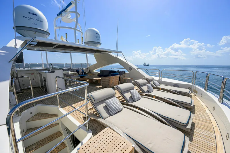 Slide: The Image of Sunseeker 122 2009 - 42